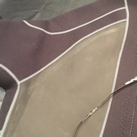 Wetsuit - Picture 6 of 8